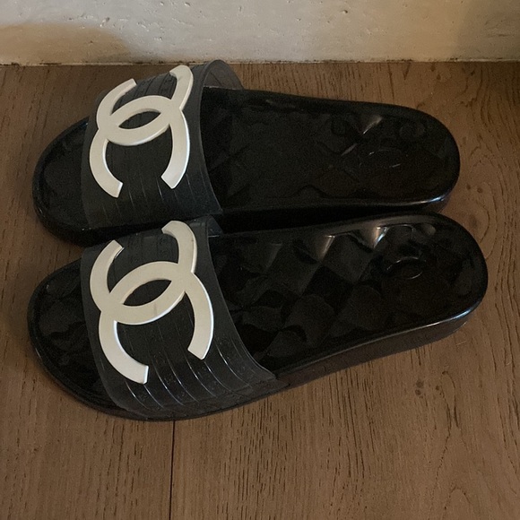CHANEL BLACK RUBBER JELLY slide - Picture 3 of 14
